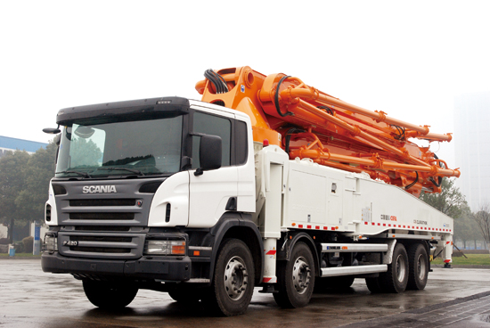 中聯(lián)重科52X-6RZ型混凝土泵車。